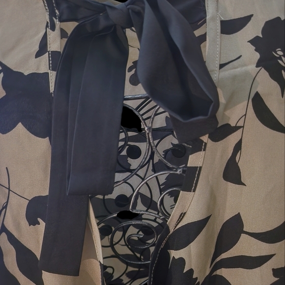 Floral Print Blouse Size XXL - Picture 2 of 3